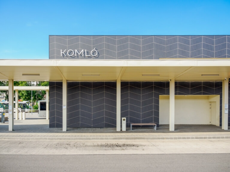 Dancs_Tamas-Autobusz-allomas_Komlo_1