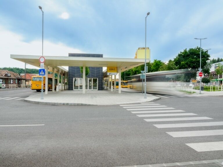 Dancs_Tamas-Autobusz-allomas_Komlo_4