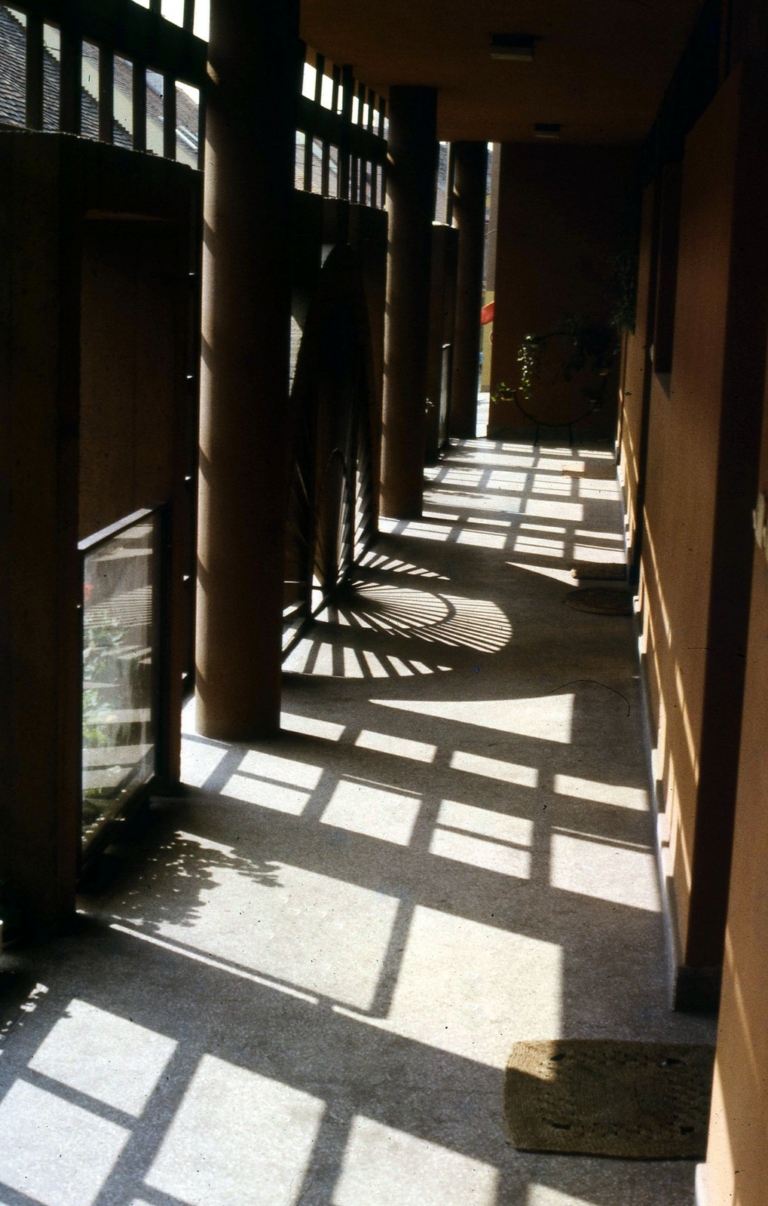Devenyi_Sandor-Pecs_Villamsujtotta_haz_2