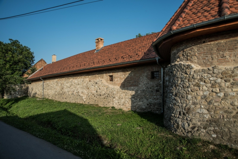 Szabo_Eva-Szaszvar_Var_Gazdasagi_epulet_2_eszaki_oldal