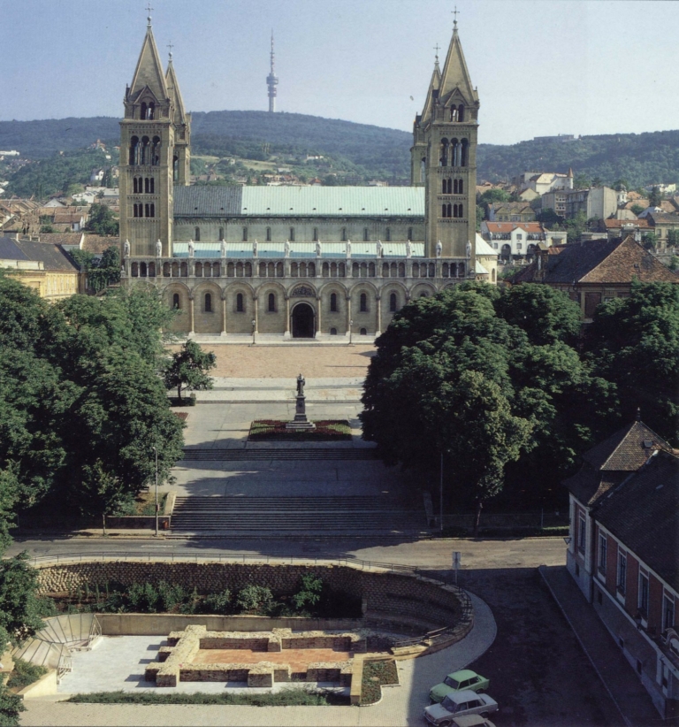 Zambo_Terezia-Dom_ter_felujitas_2