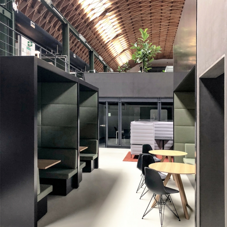 Zoltan_Erzsebet_Szerena-Irodater_kialakitasa_3
